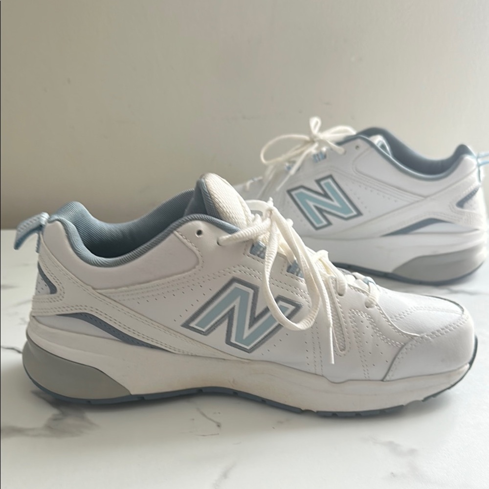 Pre-Owned New Balance White and Gray Sneakers